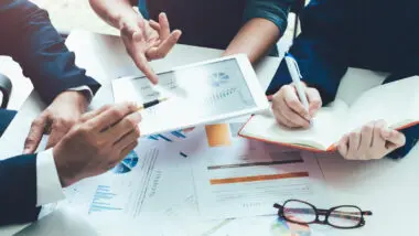 Difference Between Investment Advisor and Financial Planner